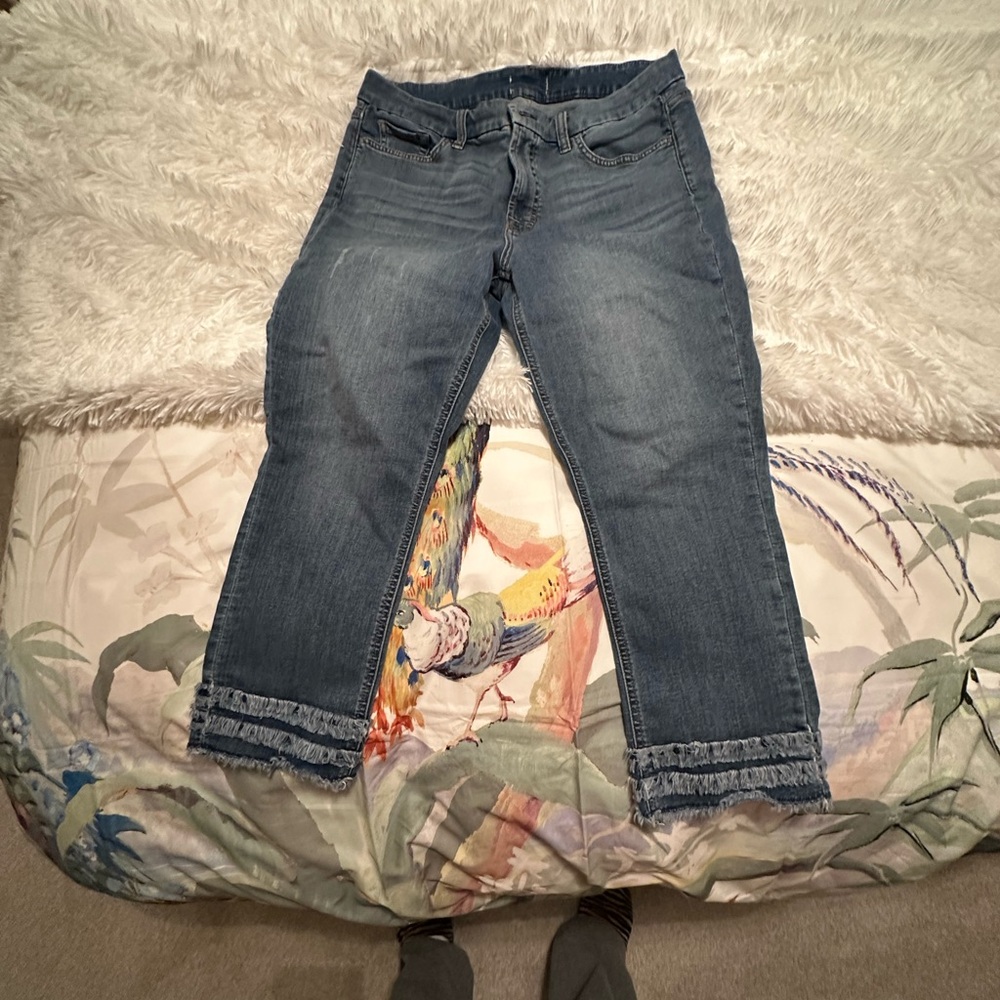 Women's cropped Blue Jeans